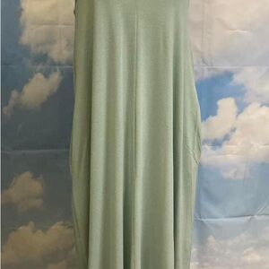 Zenana NWT summer dress perfect beach dress. Adjustable strap and has pockets 😻